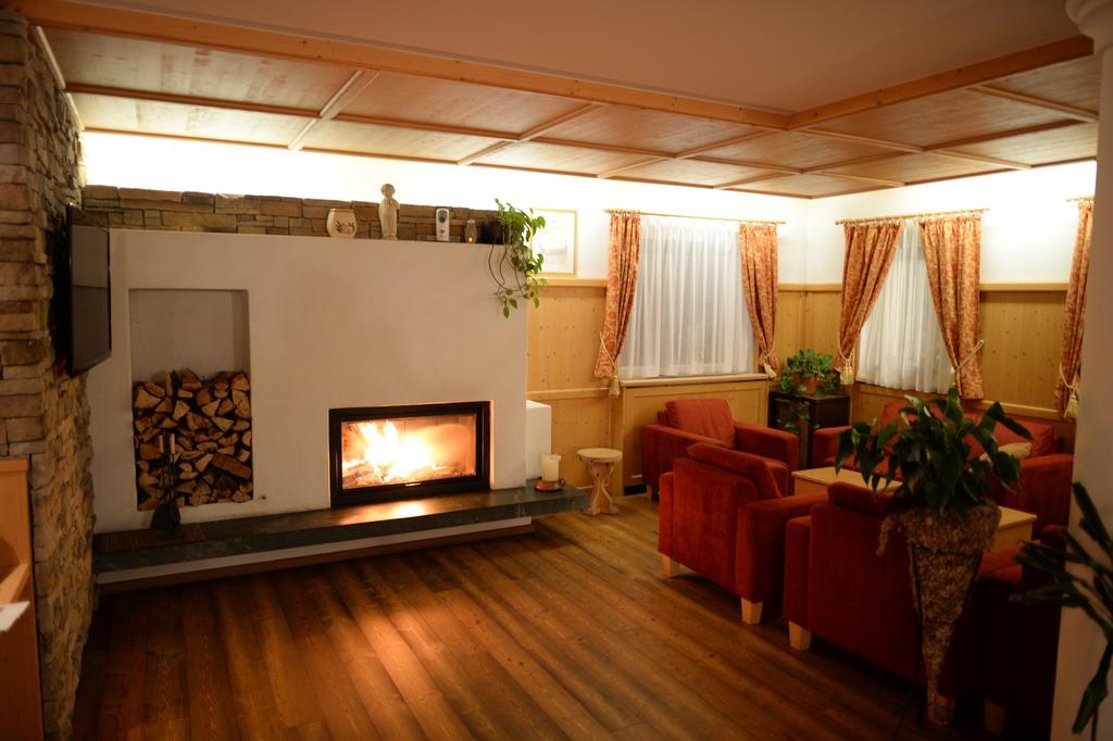 Wirtshaushotel Alpenrose San Lorenzo di Sebato Esterno foto