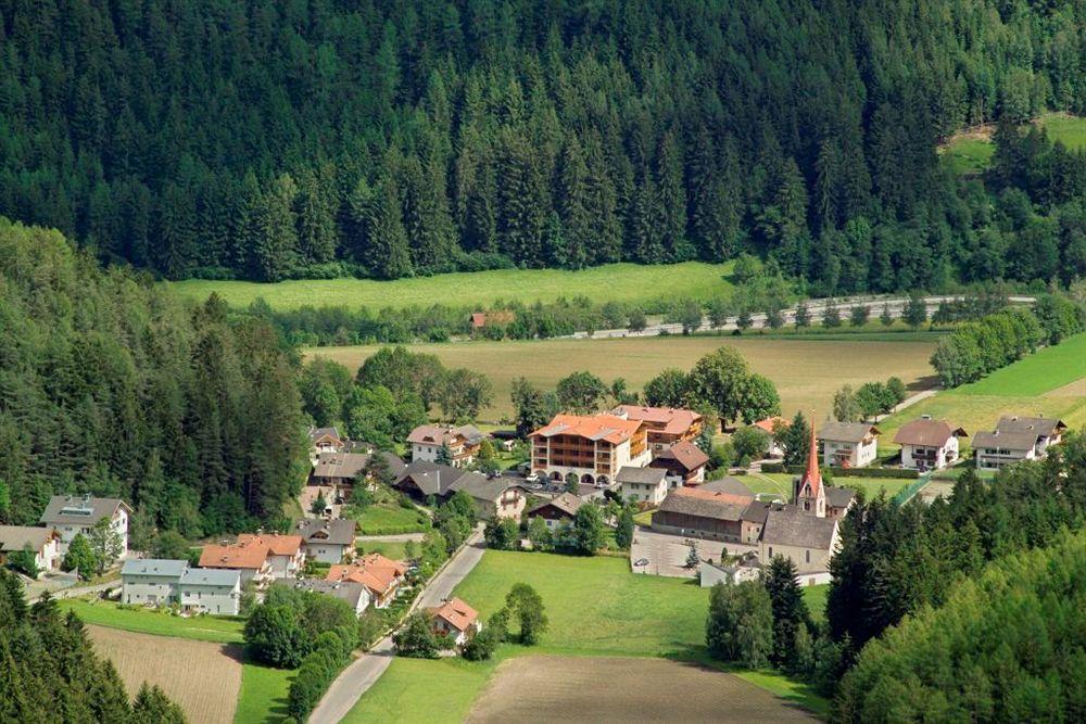 Wirtshaushotel Alpenrose San Lorenzo di Sebato Esterno foto